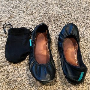 Black leather Tieks